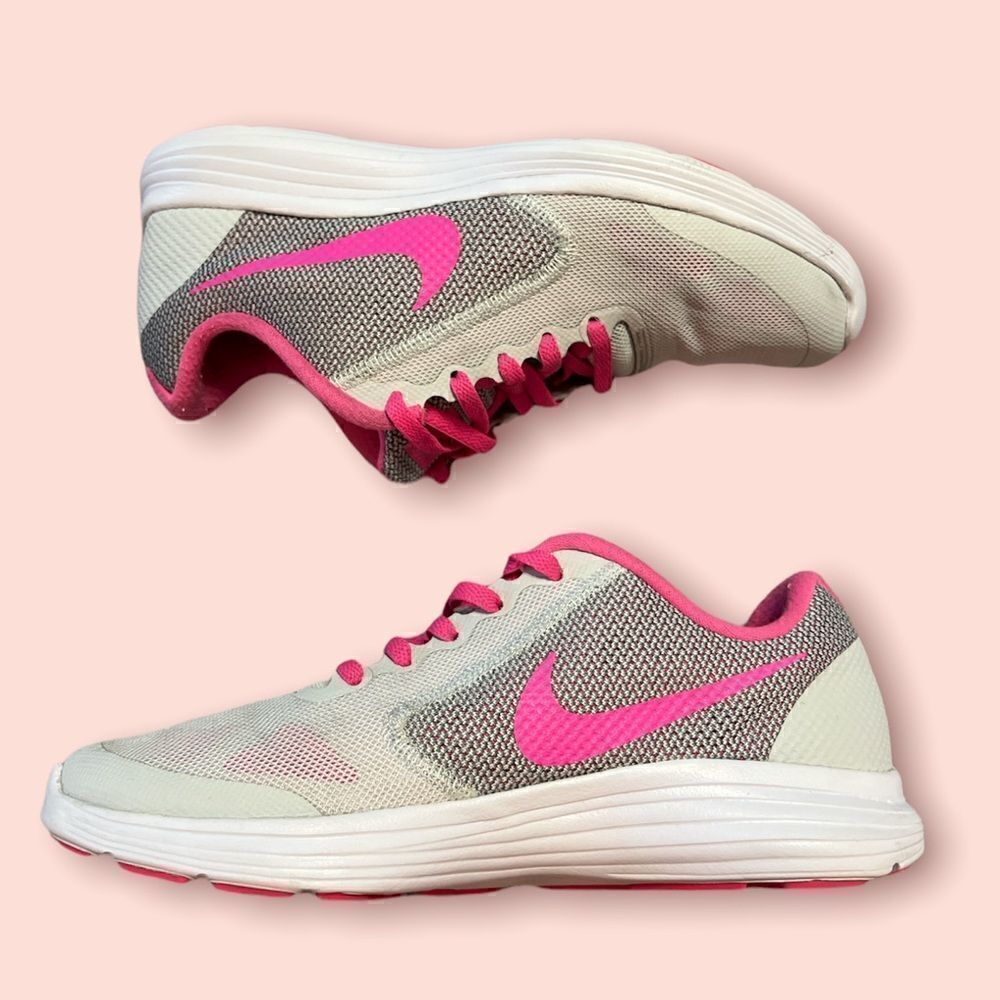 Nike Revolution 3 Womens 7 Grey Hot Pink